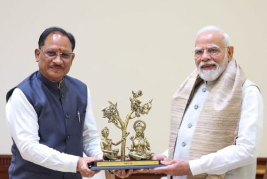 पीएम मोदी से मिले मुख्यमंत्री विष्णु देव साय, ‘बस्तर विजन’ का रोडमैप रखा; यूरिया प्लांट, AIIA और 461 गांवों के लिए मांगा केंद्र का सहयोग